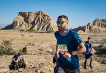 man running an ultra marathon in the desert