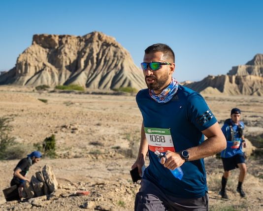 man running an ultra marathon in the desert